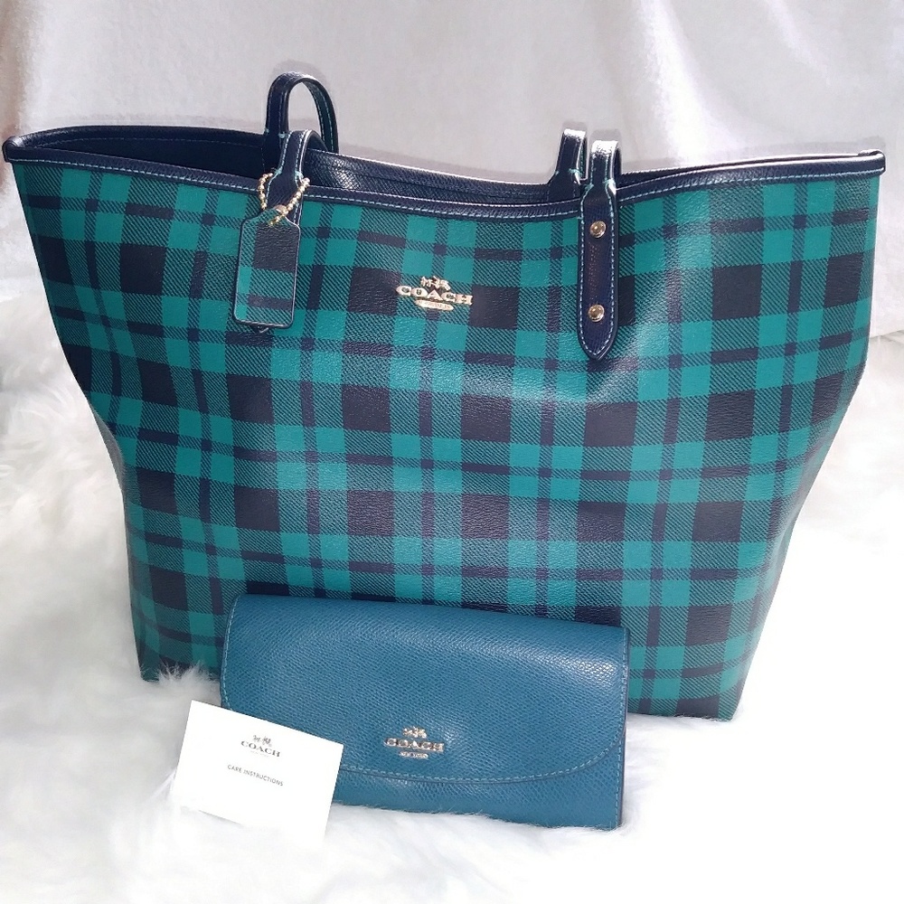 Reversible Coach tote bag with matching wallet